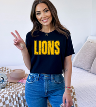 Load image into Gallery viewer, Lions Grunge Tee (Youth and Adult 4 Colors)