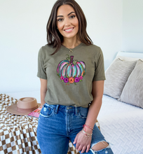 Load image into Gallery viewer, Painted pumpkin