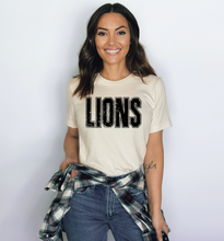 Load image into Gallery viewer, Lions Grunge Tee (Youth and Adult 4 Colors)