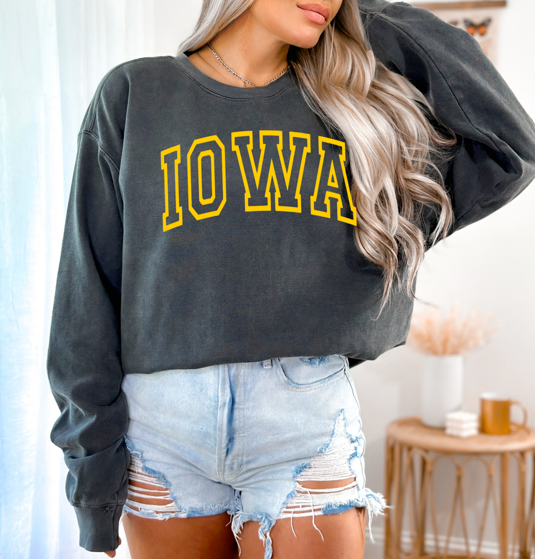 Iowa Arc Outline Comfort Colors Crew