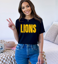 Load image into Gallery viewer, Lions Grunge Tee (Youth and Adult 4 Colors)
