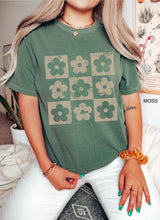 Load image into Gallery viewer, Checkered flower Tee
